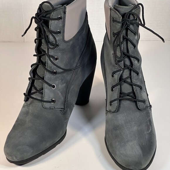 Ladies size 9 gray suede boots - Picture 16 of 16